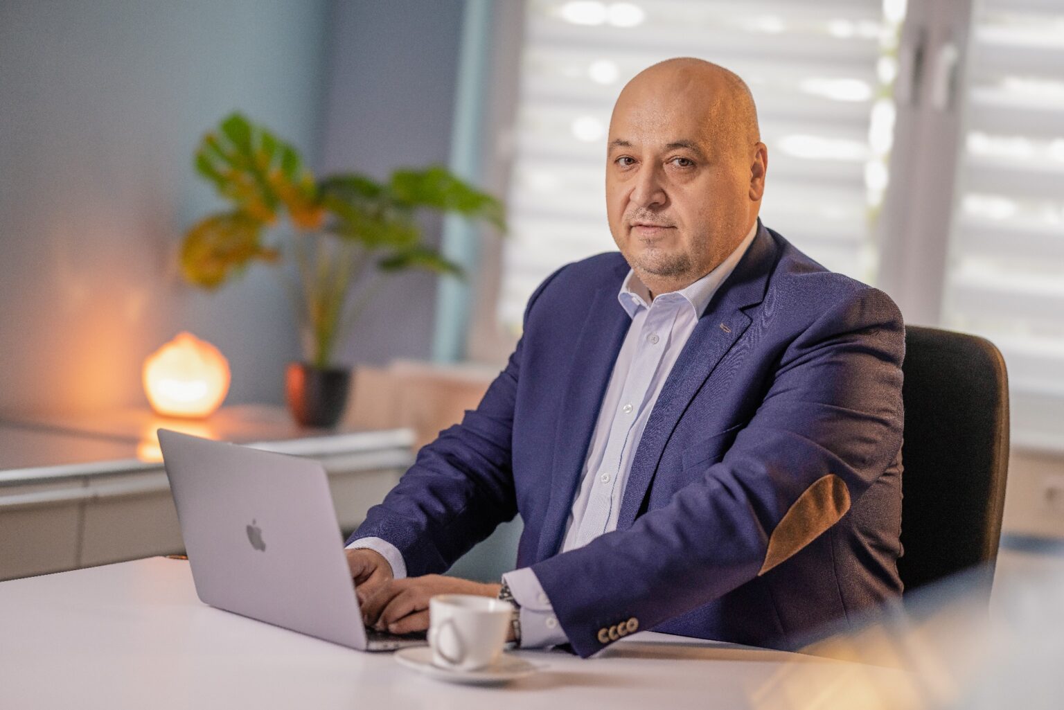 Recep Arda in einer Arbeitssituation